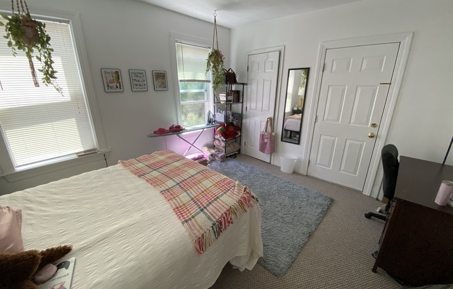 3 beds, 1 bath, $3,600, Unit 3