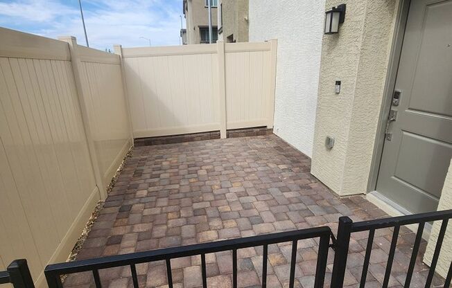 3 story 3 bed/3 bath townhouse in brand new Watercolor Community