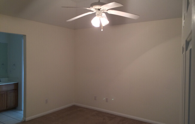 Duplex *LEASING SPECIAL AVAILABLE*