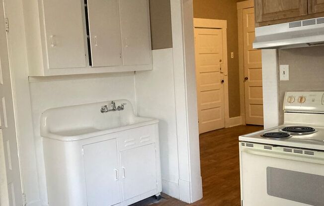 Studio, 1 bath, $550, Unit 2