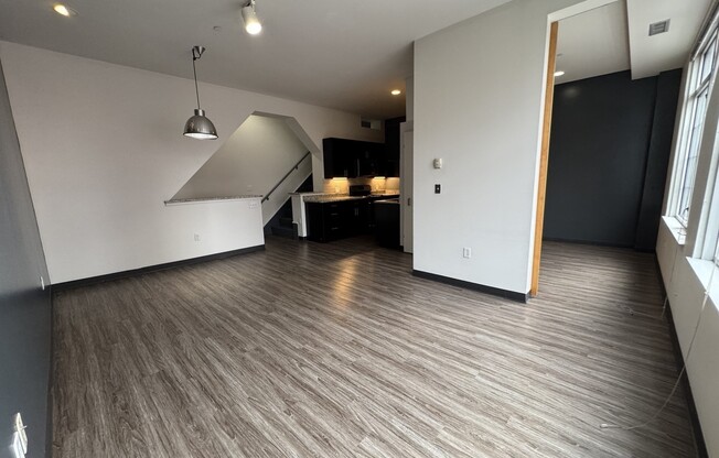 3 beds, 2 baths, 1,385 sqft, $5,000, Unit 501