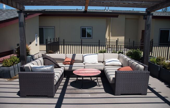 2 beds, 1 bath, $3,295, Unit Stranda Apartments - 2Bedroom 2027 - 2028