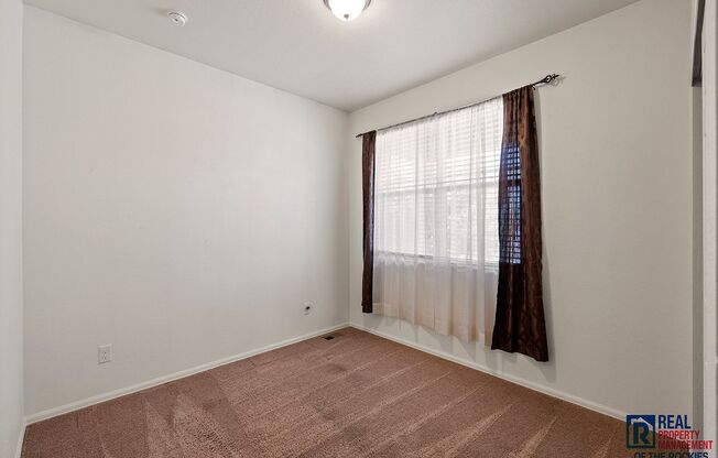 Beautiful Newer Home in Windsor – 3 Bed, 2 Bath with Spacious Layout and Dream Backyard!