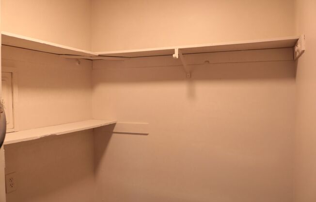 Charming & Updated | Spacious Layouts Near KCAI & UMKC in historic Hyde Park