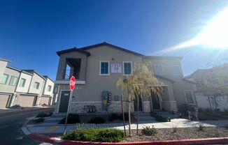 Like New Beautiful Townhome