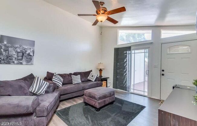 BEAUTIFUL CONDO IN IDEAL MESA LOCATION!