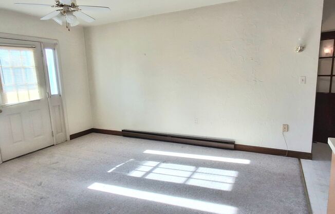 2 beds, 1 bath, $995, Unit Apt. 202