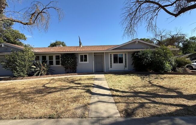 Single story home in east Modesto!