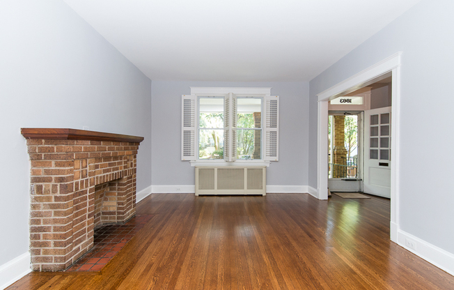 1863 INGLESIDE TER NW