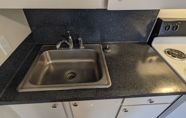 Studio, 1 bath, 350 sqft, $925, Unit 203