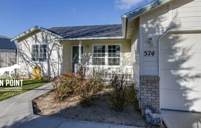 4bed/2.5 Bath in Kuna w/fenced yard, vaulted ceilings, and 2 car garage.
