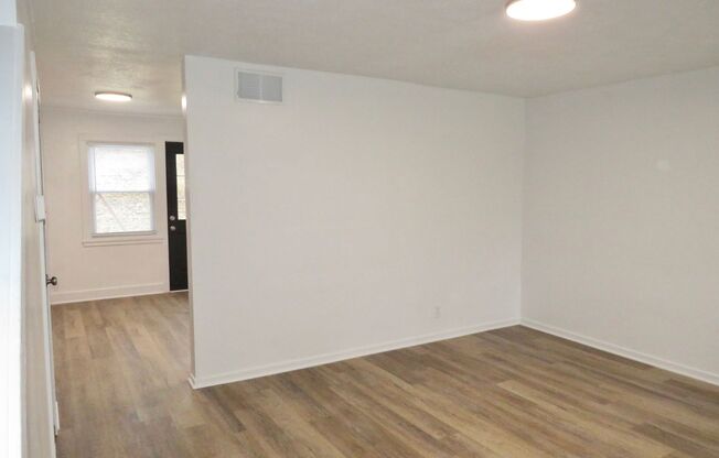 Charming 3-bedroom, 1-bathroom Townhouse in Midland, PA!