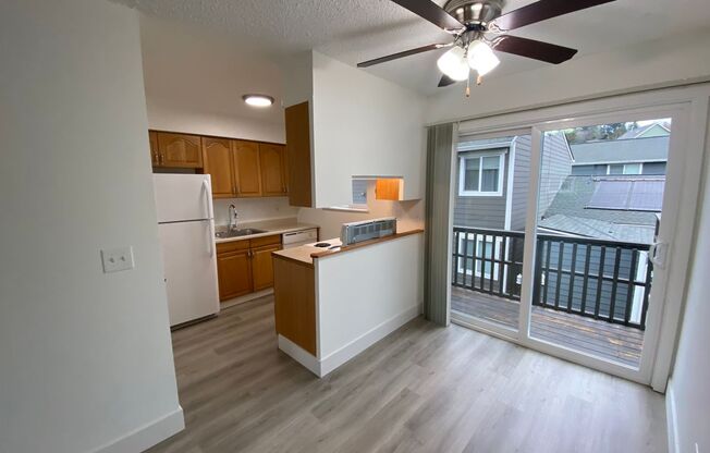 2 beds, 1 bath, 890 sqft, $1,525, Unit 36