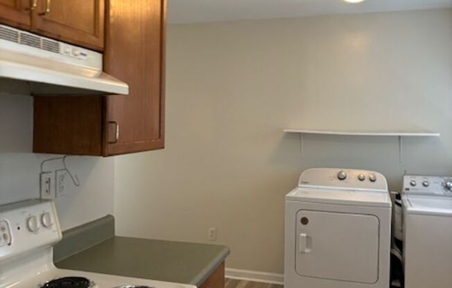 2 beds, 1 bath, $1,400