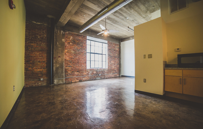 Studio, 1 bath, 574 sqft, $1,195, Unit APT 2F
