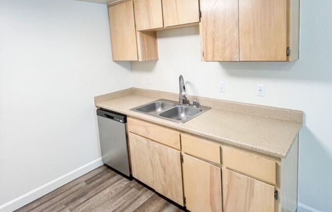 2 beds, 2 baths, 1,044 sqft, $1,795, Unit 1690-209