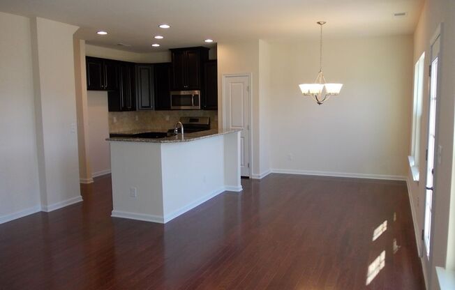 Convenient 3 Bed, 2.5 Bath Townhome near Uptown