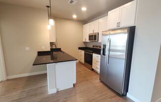 2 beds, 2 baths, 1,078 sqft, $1,695, Unit 880-204