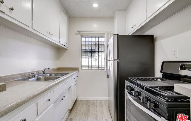 1 bed, 1 bath, $1,900, Unit 7