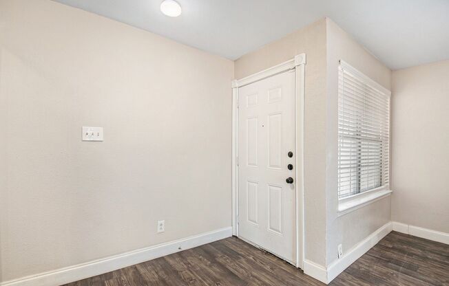 Beautifully Crafted 2 bed 2 bath duplex located in Weatherford, Tx.