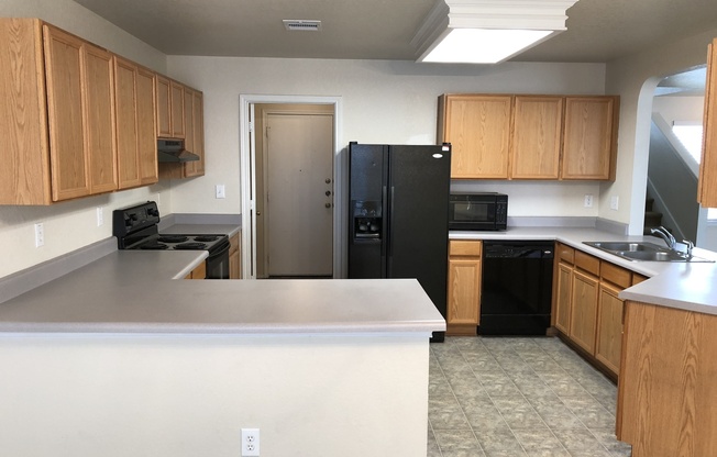 SPACIOUS 3 BEDROOM FEATURING 2 LIVING AREAS*EASY ACCESS TO RANDOLPH AFB, FT. SAM & SHOPPING*CENTRAL HVAC*CEILING FANS*STOVE/RANGE*DISHWASHER*