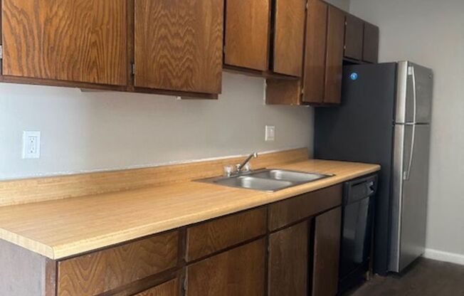 1 bed, 1 bath, 712 sqft, $629, Unit 230