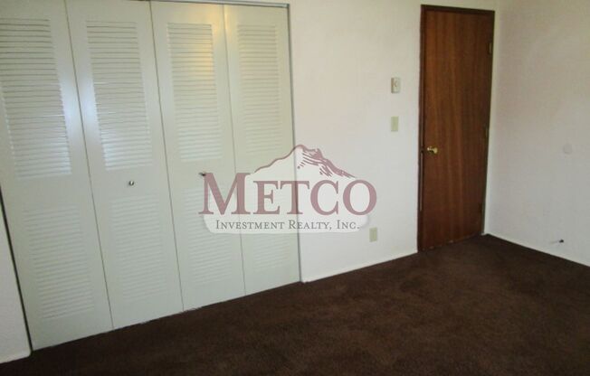 2 beds, 1 bath, 924 sqft, $1,495, Unit 740