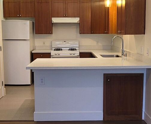 1 bed, 1 bath, 800 sqft, $1,720, Unit E10