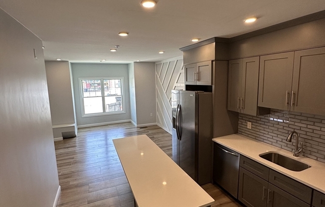 995 HYDE PARK