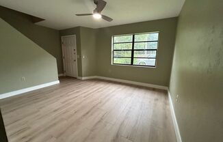 Adorable Updated 2/1.5 Furnished or Unfurnished in Greenleaf