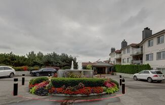 Spacious 1bd, 1ba Condo Available in Perfect Mercer Island Location!