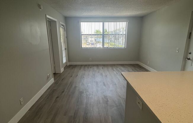 ONE BEDROOM ONE BATHROOM ! WITH W/D!!