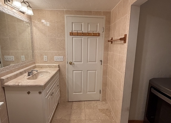 2 beds, 2 baths, 1,055 sqft, $2,400, Unit 318