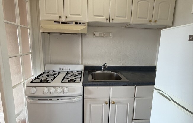 Studio, 1 bath, 305 sqft, $2,100, Unit 604
