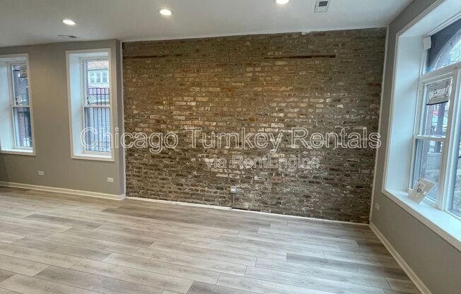 2112 W 23 PL