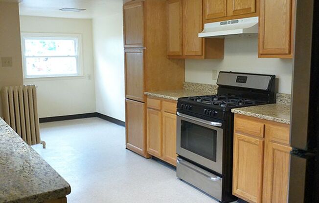 2 beds, 1 bath, $1,000, Unit Beech 715.1