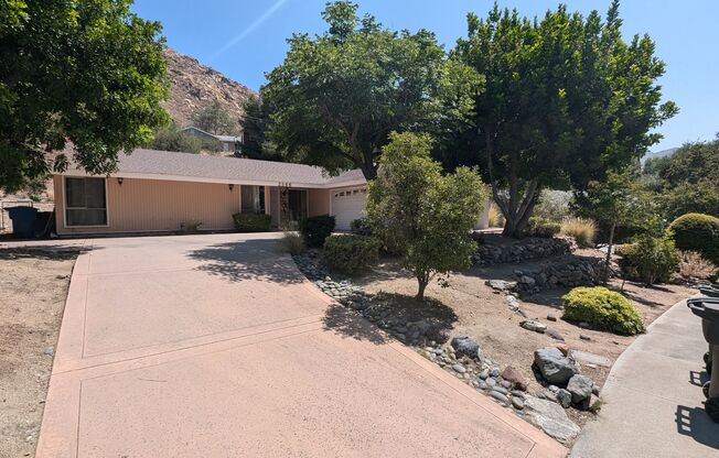 Single Level home near UCR available for Rent