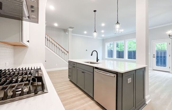 3 beds, 2.5 baths, $2,800