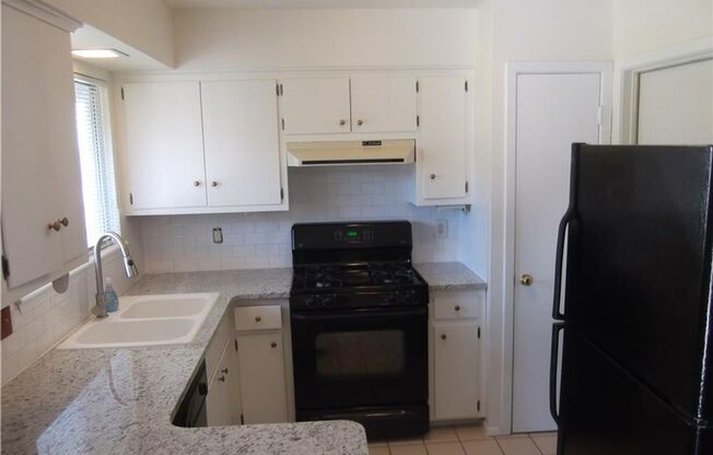 Nice 3 bed, 2 bath home with 1 car garage on tree shaded lot!