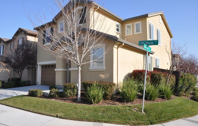 Beautiful North Natomas 3 bed 2 bath plus large LOFT!