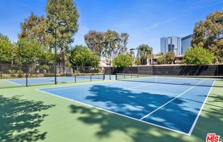 5720 Owensmouth Ave., #128