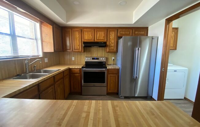 3 beds, 2 baths, $1,450