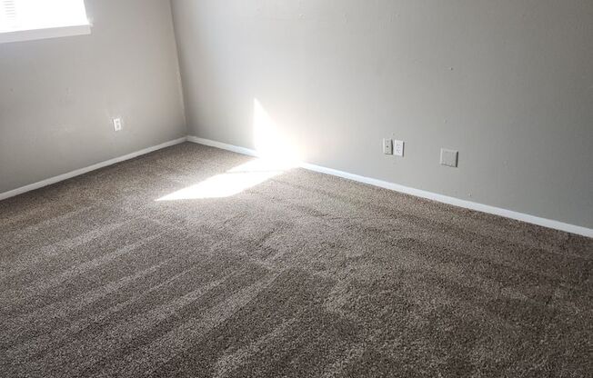 2 beds, 1 bath, 885 sqft, $750, Unit 103