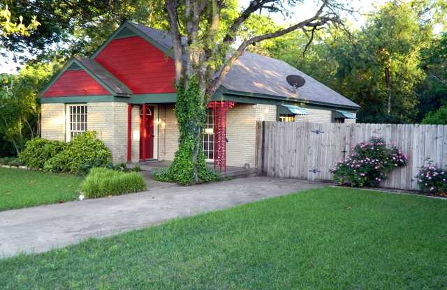 AVAILABLE NOW!!! Darling 3-Bed, 1-Bath Gingerbread House with Large Backyard!