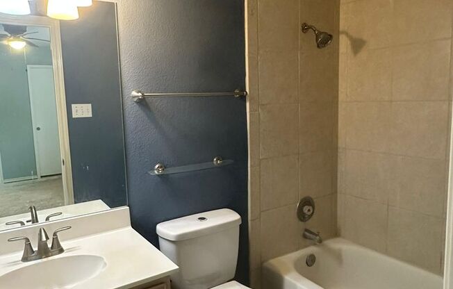 3 BD/2.5 BA AVAILABLE IN GATED COMMUNITY IN THE HEART OF MEDICAL CENTER!