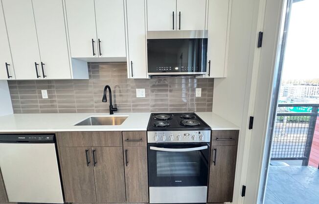 1 bed, 1 bath, 420 sqft, $1,525, Unit 15