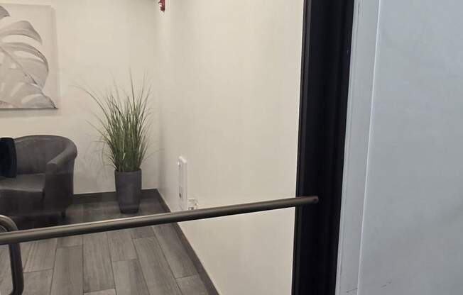 2 beds, 1 bath, $2,100, Unit 201