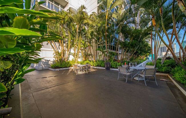 Furnished 2bd/2ba in the Heart of Kaka'ako
