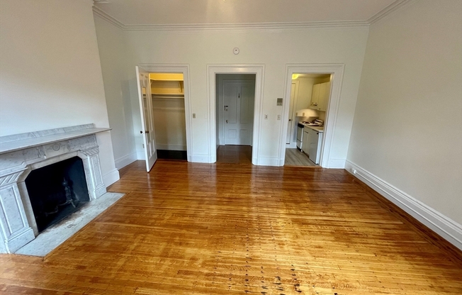 Studio, 1 bath, 375 sqft, $2,200, Unit 8