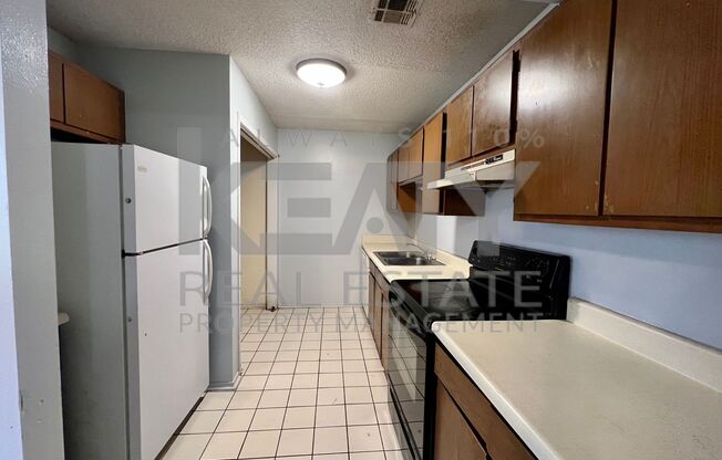 2 beds, 1.5 baths, 950 sqft, $700, Unit B